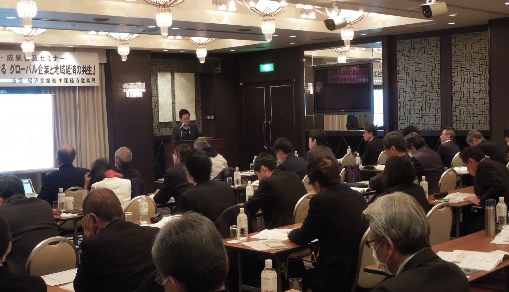 セミナー会場で熱心に聴講される参加者の皆さん

<BR>

セミナー会場で熱心に聴講される参加者の皆さん

