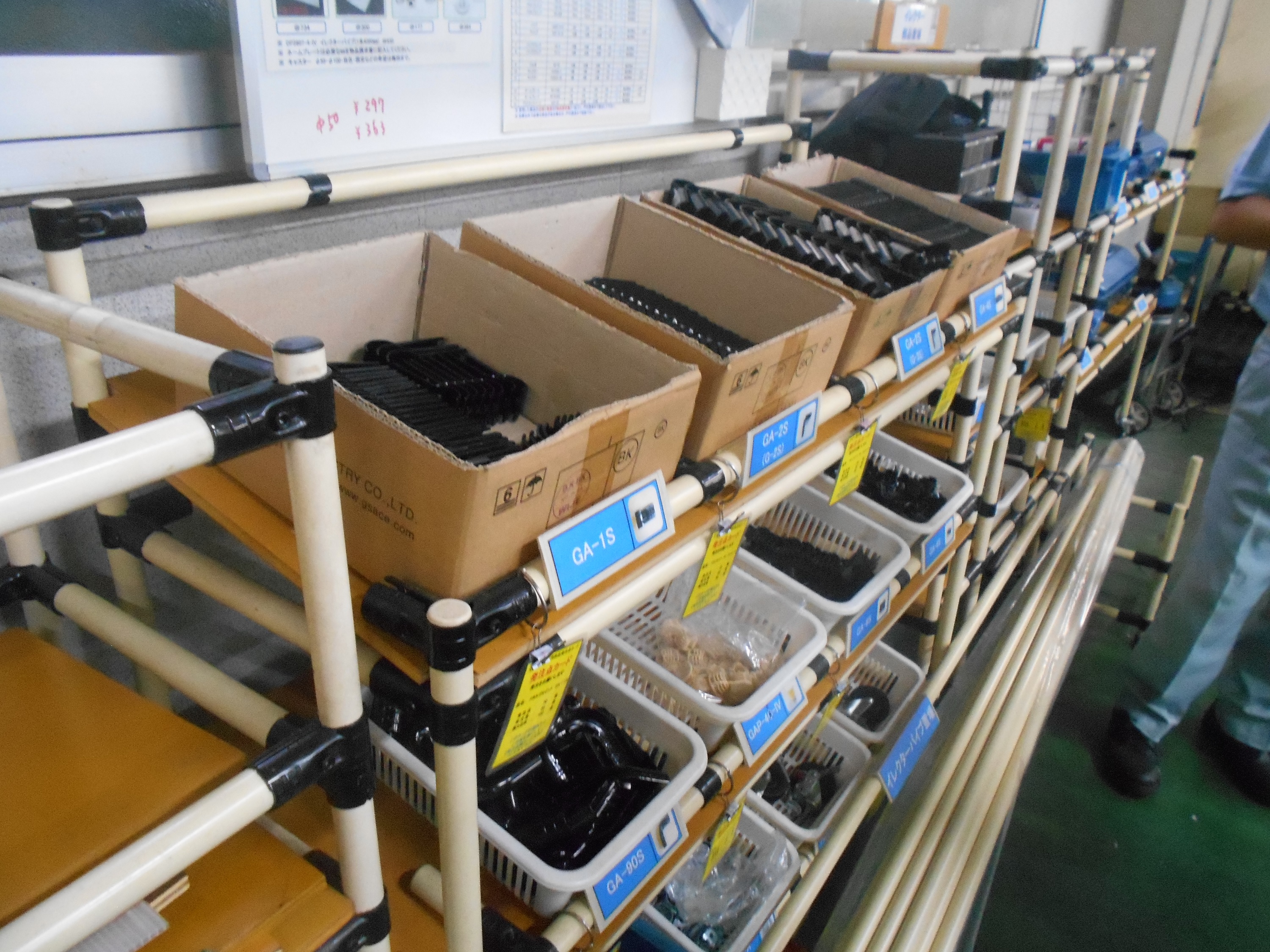 常備されるイレクターのパーツボックス　（著者撮影）<BR>

